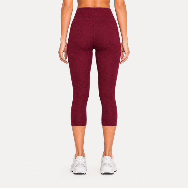 LEO Capri Leggings Velvara